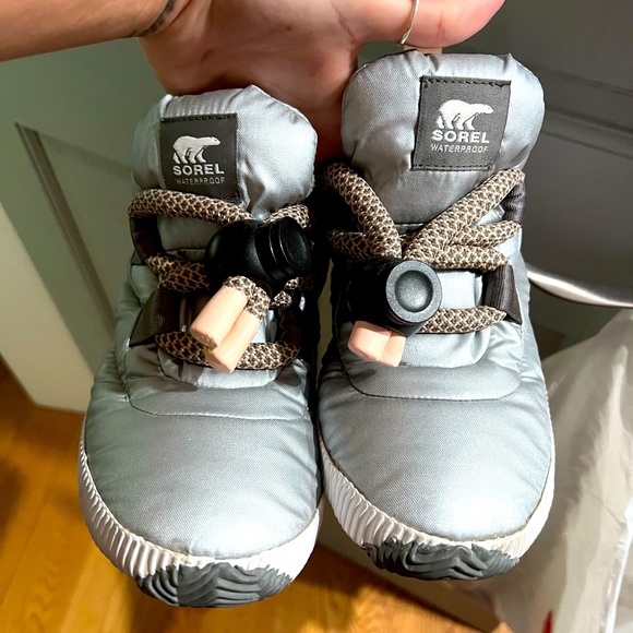 Sorel women’s boot sneakers 7 - Picture 1 of 6